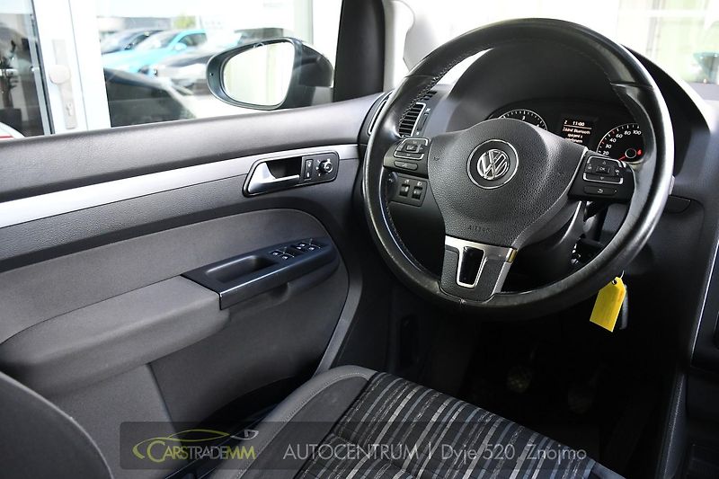 Volkswagen Touran 2.0TDi CROSS NAVI VÝHŘEV - fotka 23 z 48