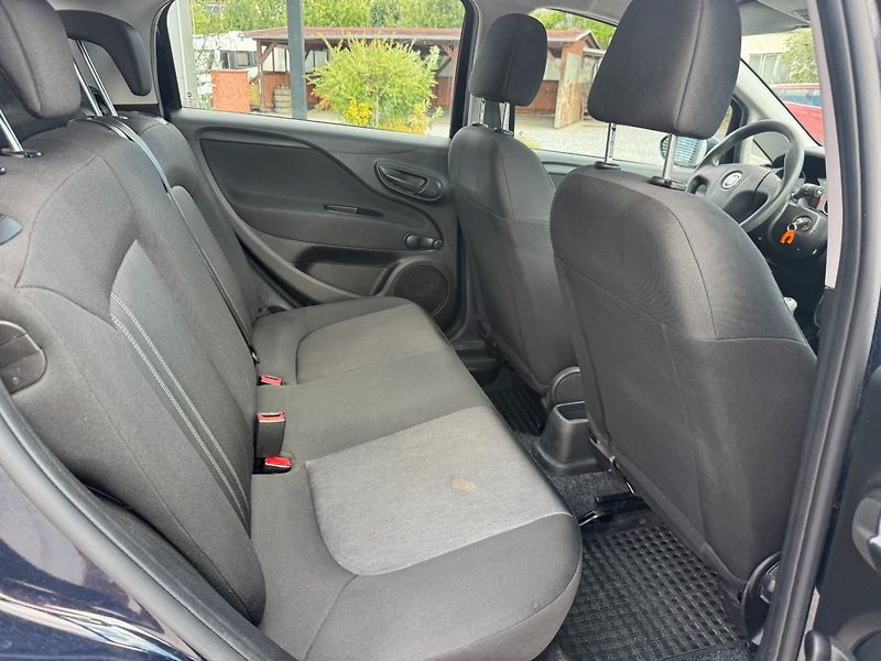 Fiat Punto (2015) 1.2i 51kW - fotka 24 z 29