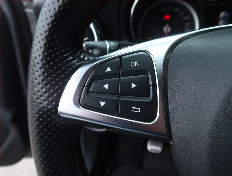 Mercedes-Benz Třídy A (2017) A 180, Kůže, Tempomat - fotka 16 z 17