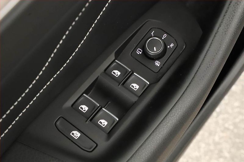 Volkswagen Passat (2021) Elegance 2.0 TDI - fotka 17 z 18