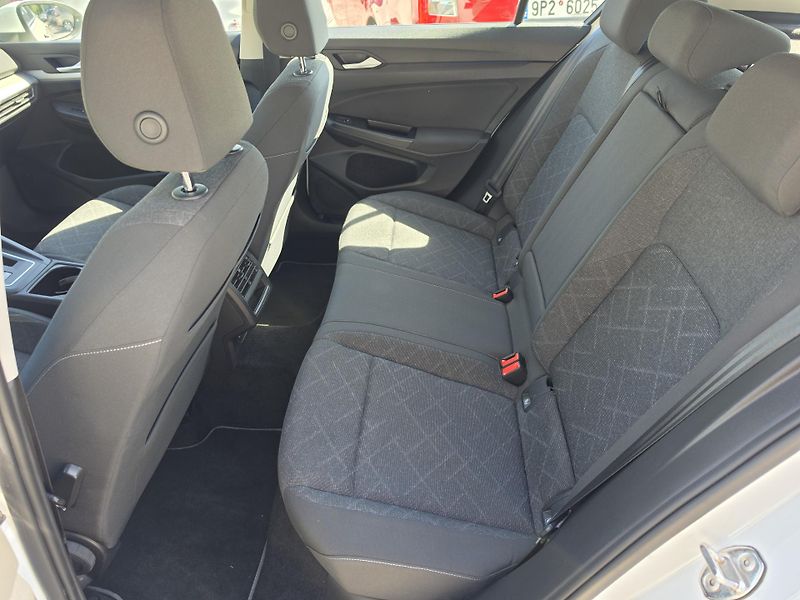Volkswagen Golf 1.5TSI 8 Automat Led  Virtual  - fotka 23 z 29