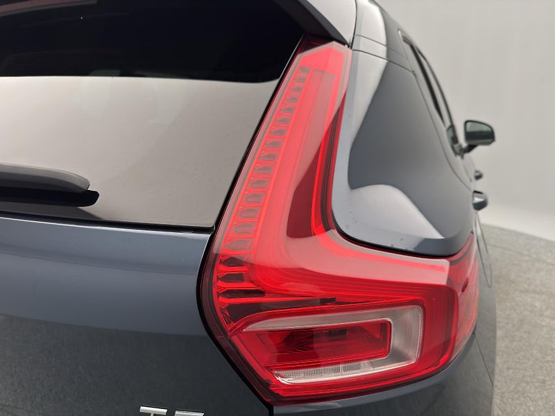 Volvo XC40 T3 MOMENTUM CZ REZERVACE - fotka 21 z 47