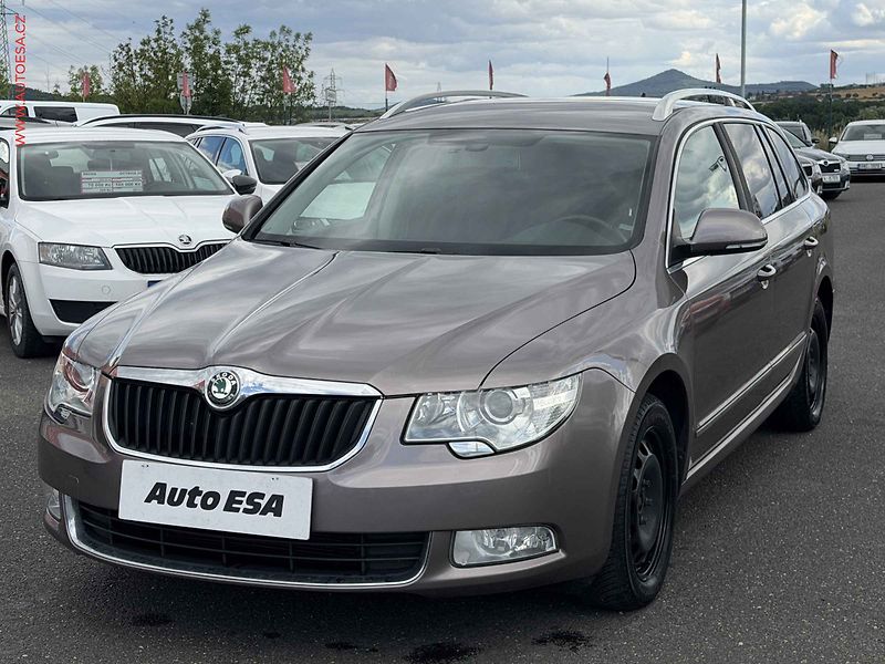 Škoda Superb (2012) 2.0 TDi, Elegance, DSG - fotka 3 z 18