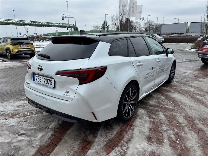 Toyota Corolla 1,8 GR Sport Dynamic - fotka 5 z 12