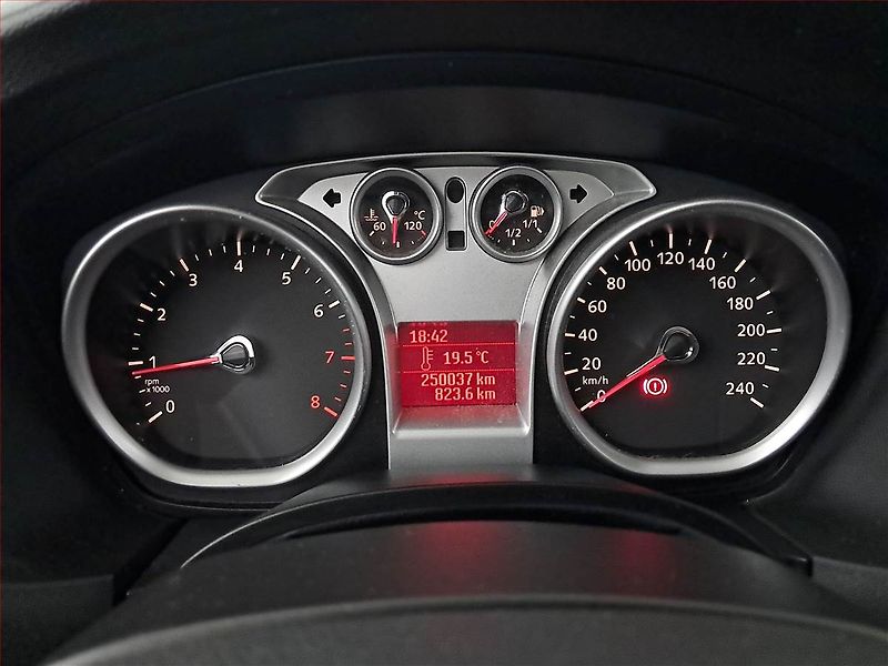 Ford Focus (2009) 1.6 16V, po STK, jezdí dobře - fotka 11 z 15