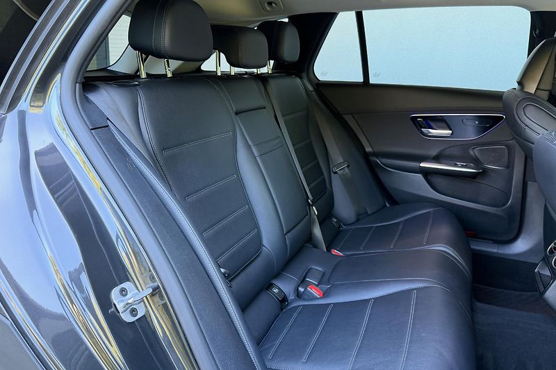 Mercedes-Benz Třídy C (2023) C 220d 4Matic Allterrain - fotka 53 z 125