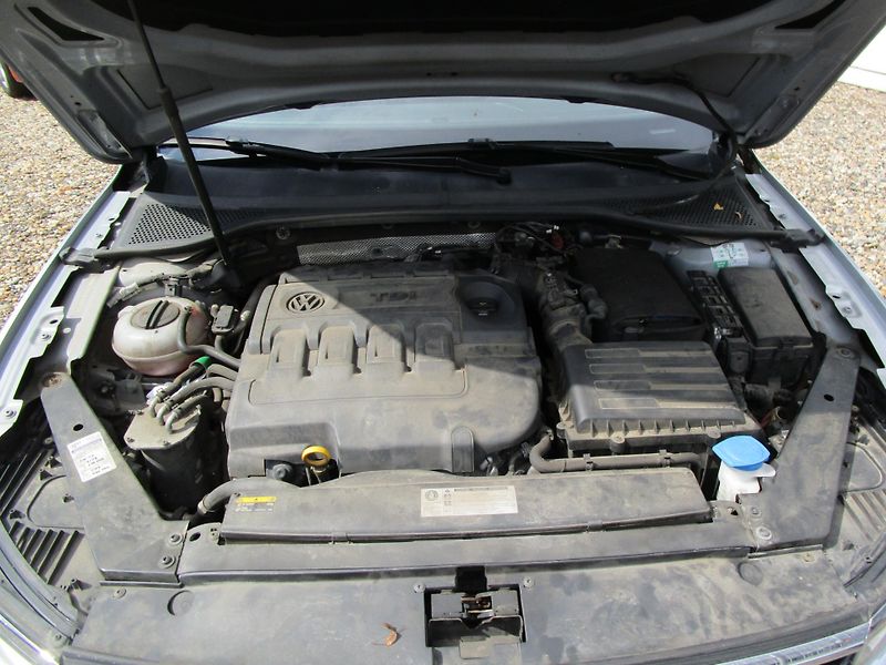 Volkswagen Passat 1,6TDI-88KW-DSG+ZÁVĚS - fotka 16 z 17