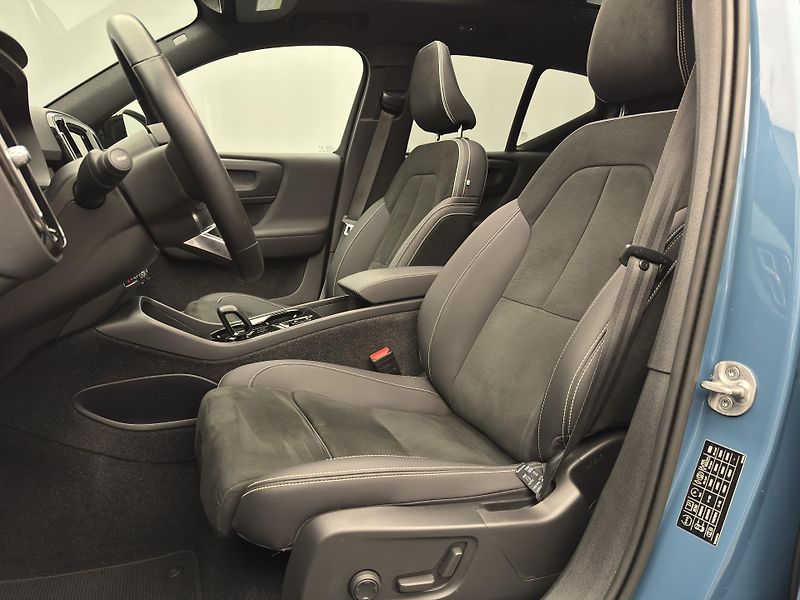 Volvo XC40 T4 RECHARGE ULTIMATE AUT - fotka 4 z 51