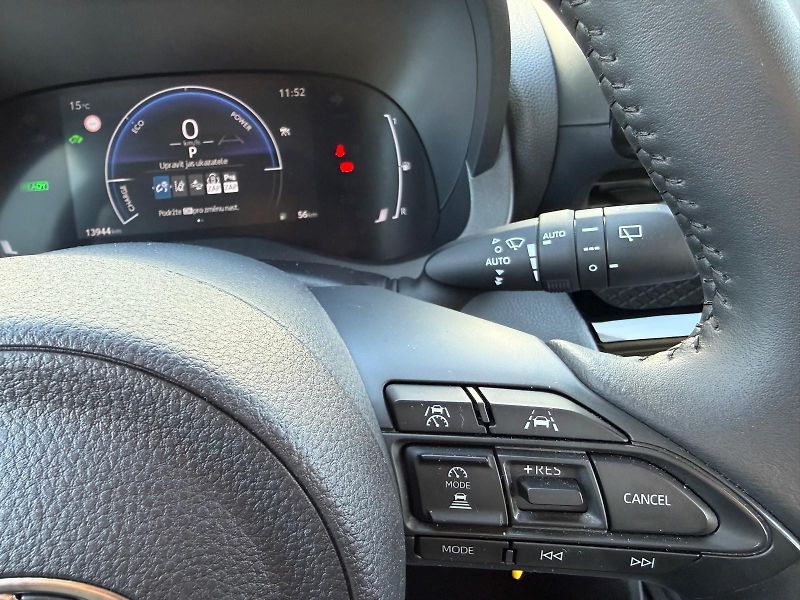 Toyota Yaris Cross 1.5 HSD e-CVT Comfort - fotka 17 z 26