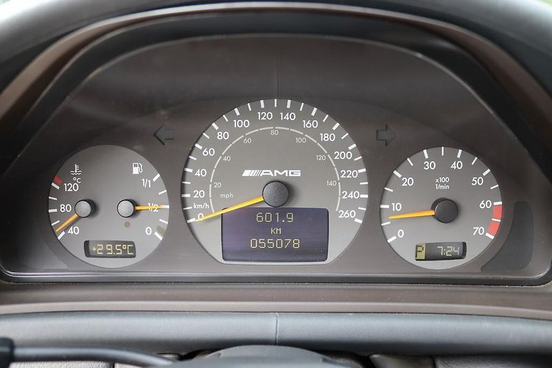 Mercedes-Benz CLK 55 AMG V8 CABRIO 255kW - fotka 26 z 50