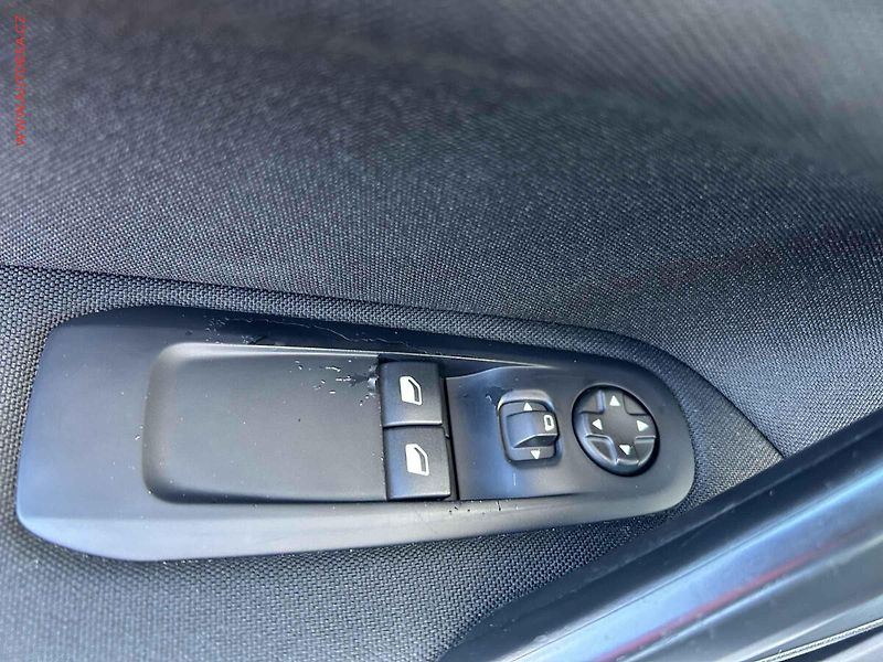 Peugeot 308 (2015) 1.2 PT, 1.maj,ČR, Access - fotka 11 z 15
