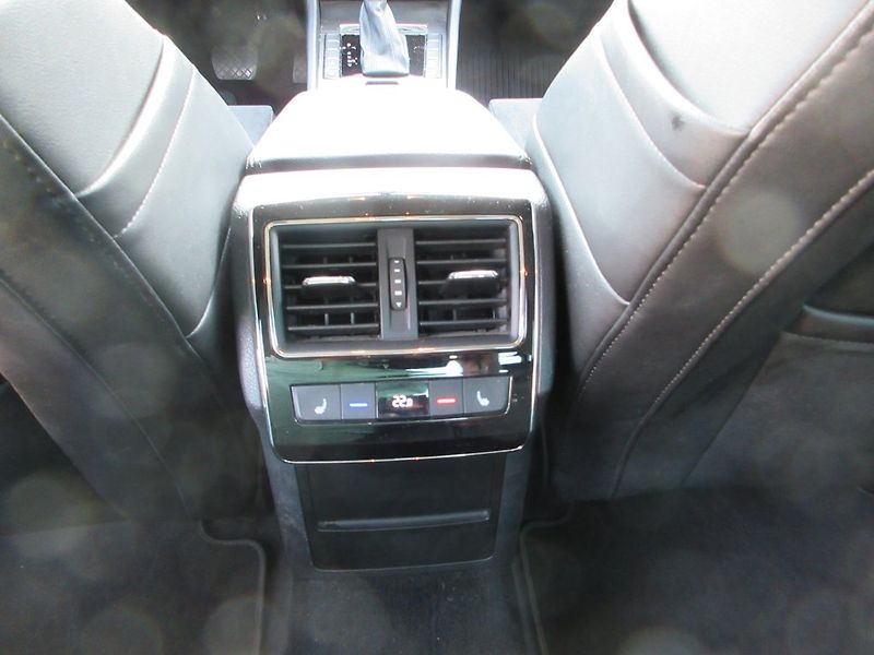 Škoda Superb 2.0 TDI 110kW  Style DSG, tažn - fotka 10 z 20
