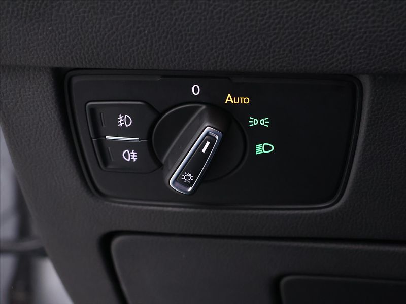 Volkswagen Passat 2,0 TDI 140kW DSG Elegance DPH - fotka 19 z 41