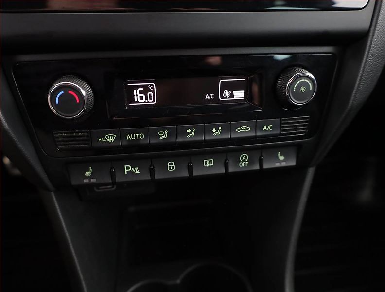 Škoda Rapid (2019) Monte Carlo 1.0 TSI, Bi-Xenony - fotka 10 z 16