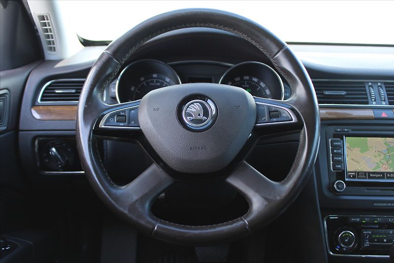 Škoda Superb 3.6 FSI 4x4 L&K NAVI DPH ČR - fotka 13 z 25