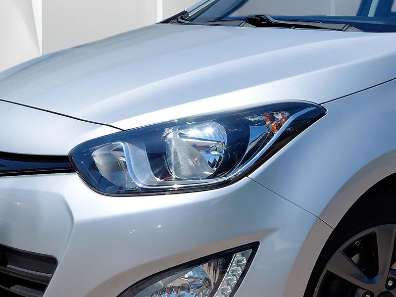Hyundai i20 (2014) 1,25i 63 kW Family Go - fotka 9 z 24