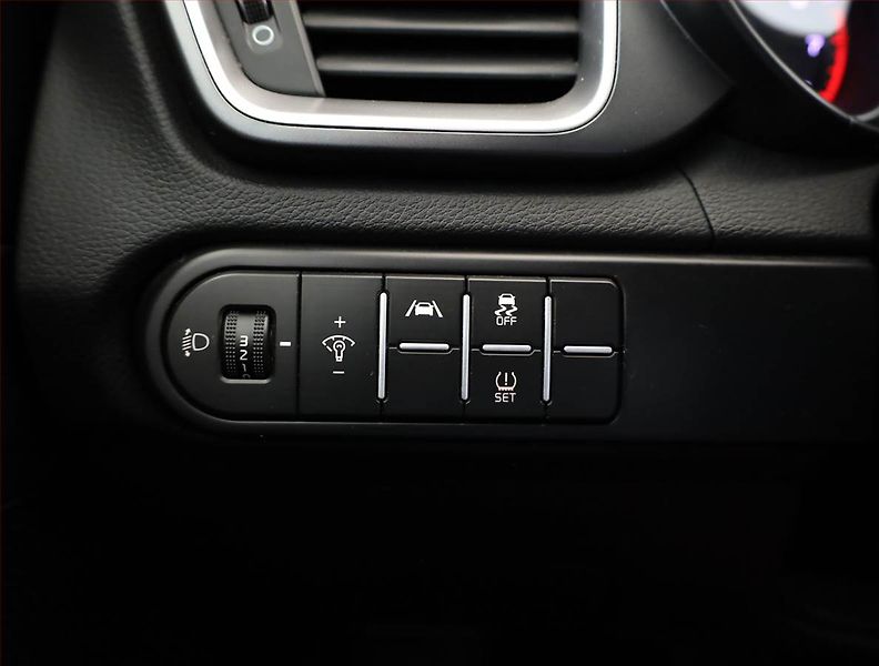 Kia Ceed (2023) 1.5 T-GDI - fotka 18 z 20