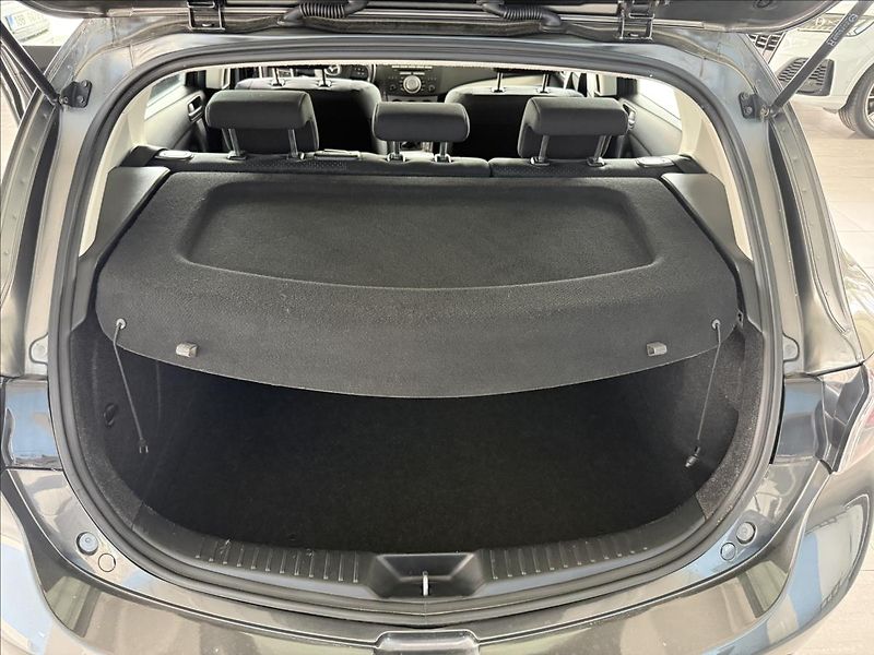Mazda 3 1,6   77kw VÝHŘEV,RVM,AUT.KLIM - fotka 19 z 19