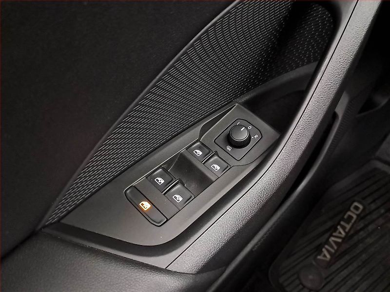 Škoda Octavia (2021) Ambition 2.0 TDI, ČR,1.maj - fotka 17 z 19