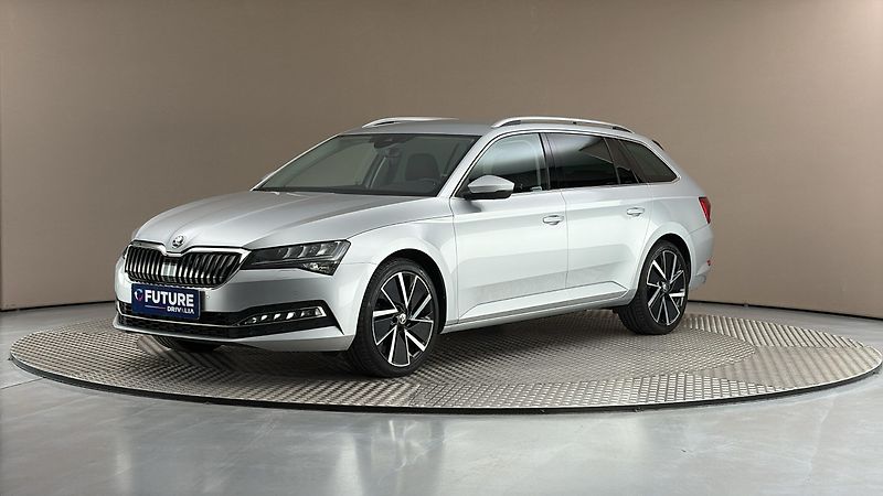 Škoda Superb 2.0 TSI DSG Style Combi - fotka 1 z 30