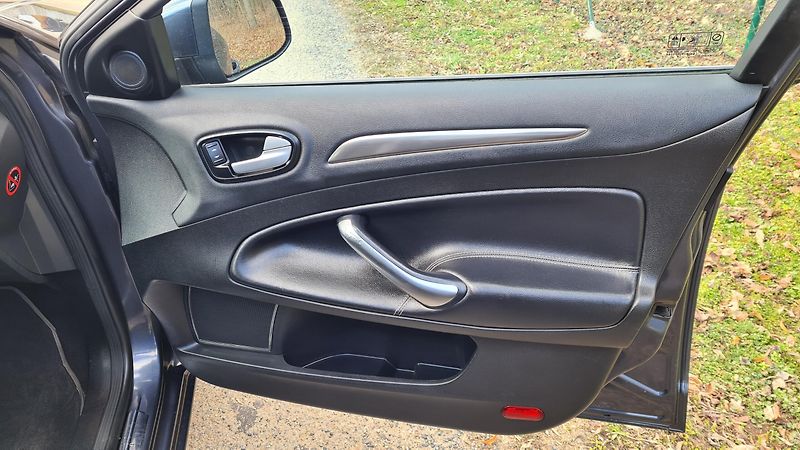 Ford Mondeo (2010) 2.0 /103kW - fotka 6 z 23