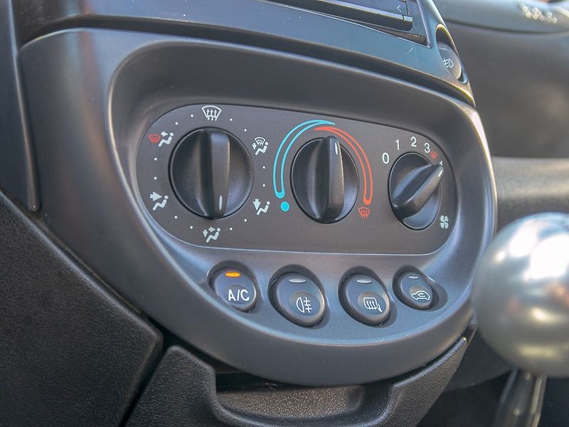 Ford Streetka (2004) 1.6i 70KW – KABRIO - fotka 19 z 35