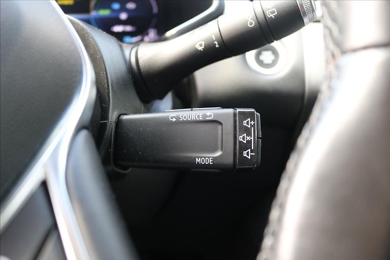 Renault Captur (2020) 1,6 Intens E-TECH Plug-in - fotka 27 z 71