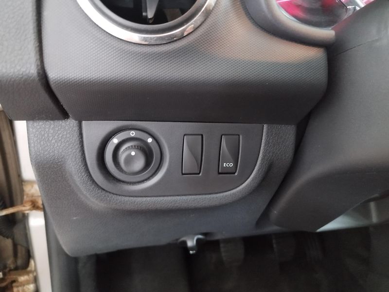 Dacia Logan (2014) 1,5DCi 66KW NAVI KLIMA TAŽNÝ - fotka 25 z 31