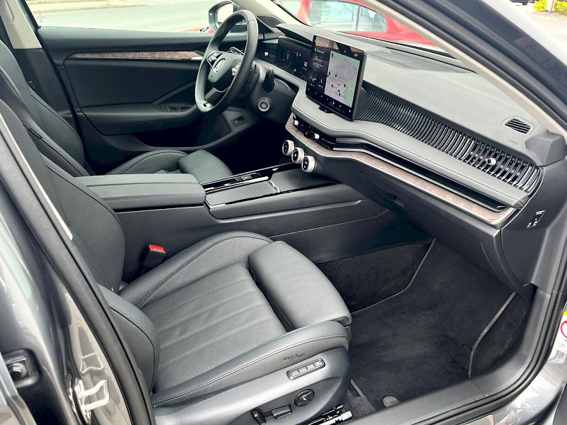 Škoda Superb (2024) kombi L & K 2.0 TDI 110 kW 7°D - fotka 19 z 35