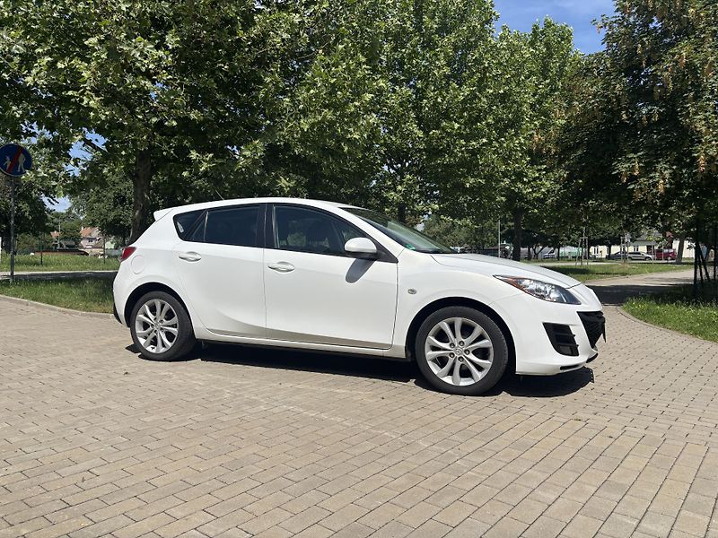 Mazda 3 1.6 Active Plus - fotka 13 z 30
