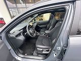 Toyota Corolla Cross 2.0 Hybrid FWD GR SPORT VIP - náhled 14