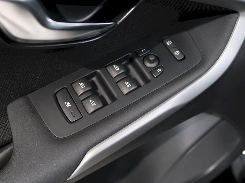 Volvo V40 (2016) 2.0D 88KW - fotka 18 z 26