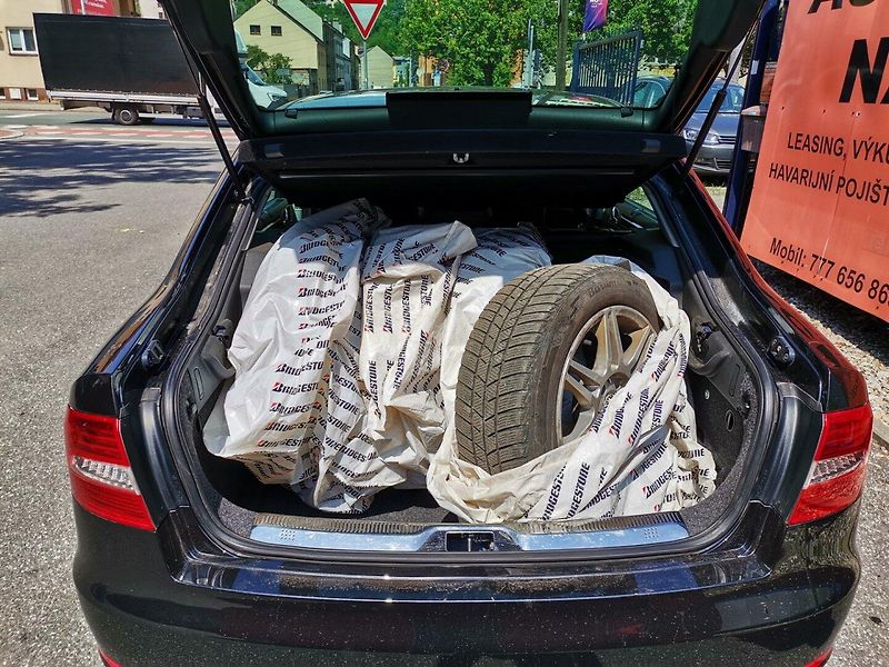 Škoda Superb (2014) 2.0TDi 125kw Laurin/Klement ČR - fotka 19 z 25