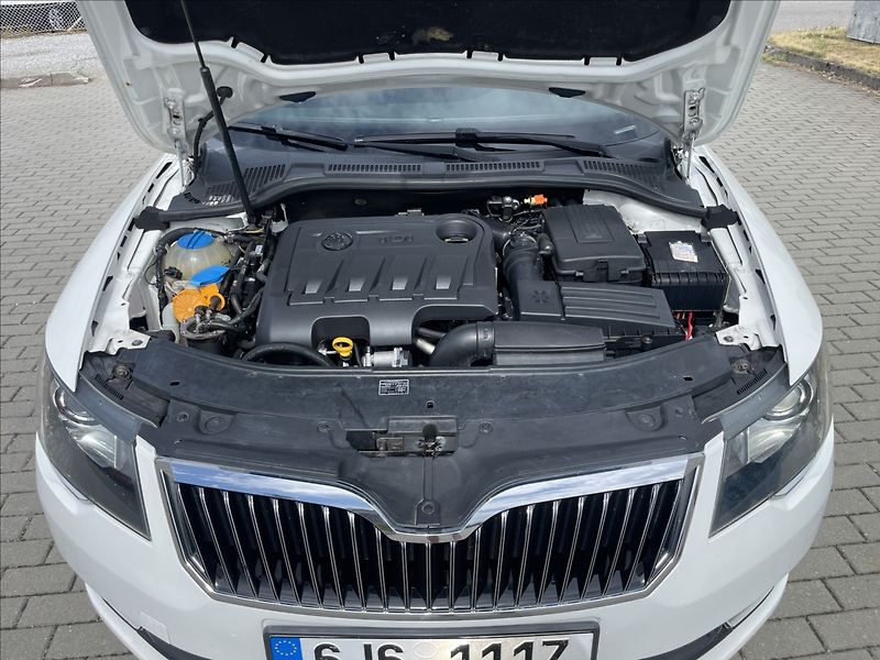 Škoda Superb 2,0 TDi 103kw Elegance Facelif - fotka 23 z 36