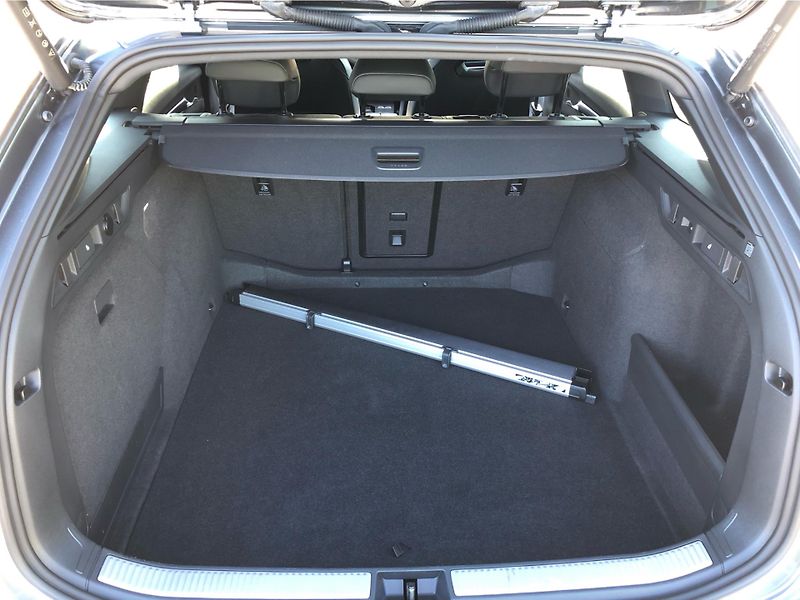 Škoda Superb Combi 2.0 TDi DSG 7st. SPORTLI - fotka 13 z 30