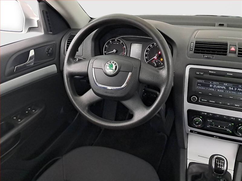 Škoda Octavia (2011) 1.4 TSI, Tempomat - fotka 7 z 15