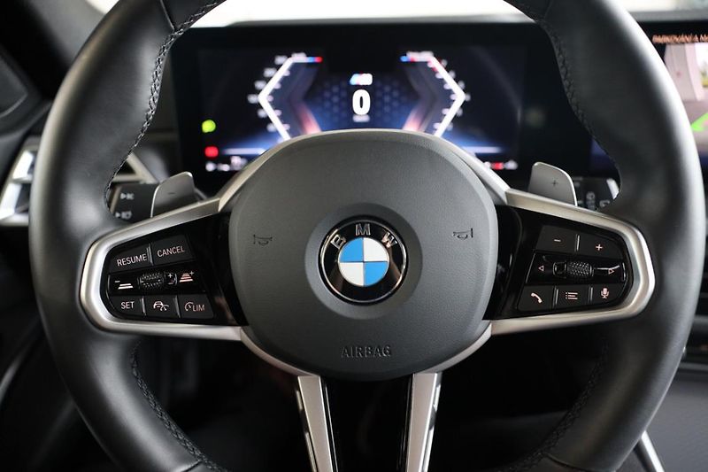 BMW Řada 3 330i xDrive Touring - fotka 22 z 25