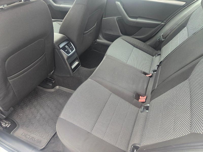 Škoda Octavia (2013) 2.0 TDI Elegance, Odpočet DPH - fotka 11 z 27