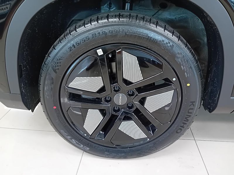 Omoda 5 PREMIUM 1,6TGDI, ČR, 1.MAJ - fotka 17 z 21