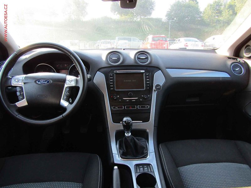 Ford Mondeo (2011) 2.0 TCDi, autoAC - fotka 10 z 17