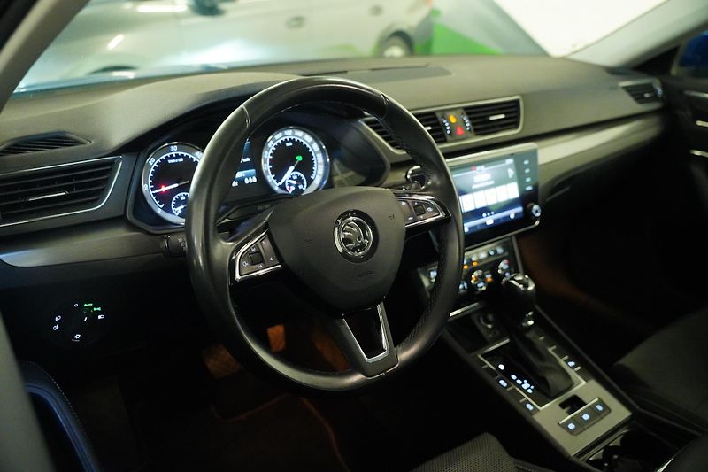 Škoda Superb - fotka 14 z 31