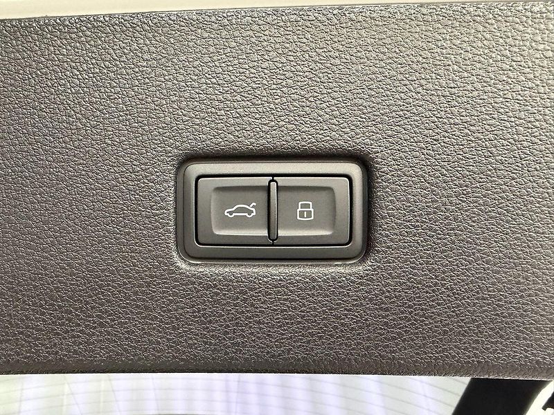 Audi Q8 60TFSI e QUATTRO, MASÁŽE, B&O - fotka 29 z 31