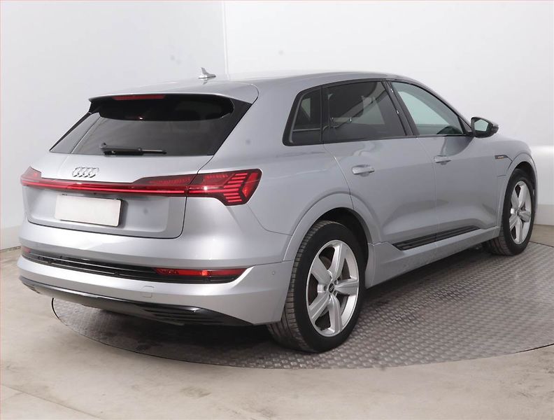 Audi e-tron (2021) 50 quattro, SoH 92% - fotka 5 z 19