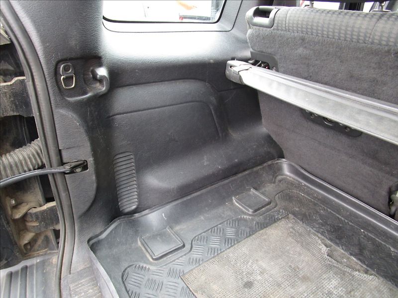 Jeep Cherokee 2.5CRD 4x4, Sport, Klima - fotka 34 z 39