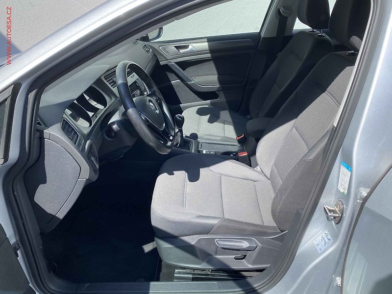 Volkswagen Golf (2014) 1.6 TDi, Comfortline, +kola - fotka 9 z 17