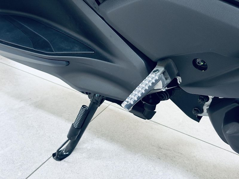 Yamaha X-Max 125 (2023) XMAX125 TechMAX  Dark Petrol - fotka 19 z 22