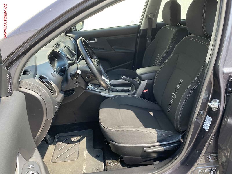 Kia Sportage (2014) 1.6 GDi, AC, TZ, navi - fotka 9 z 17