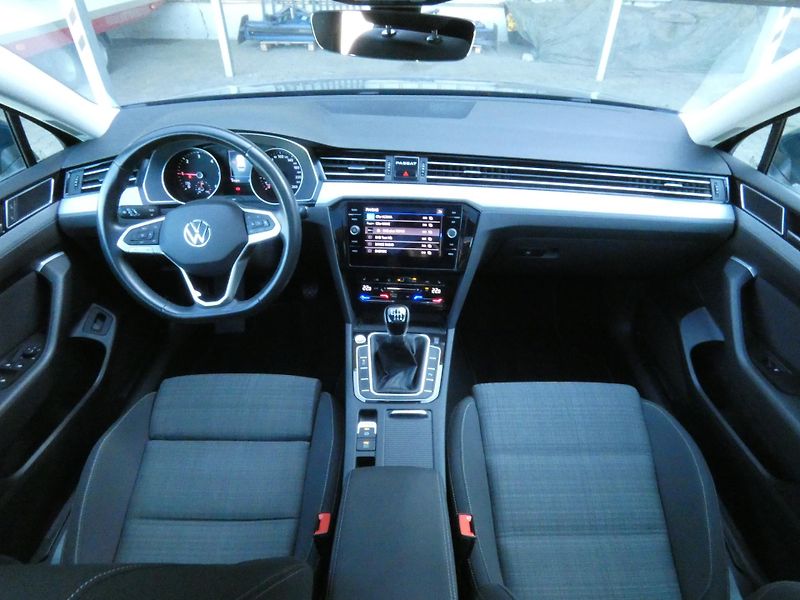 Volkswagen Passat Business Premium 2.0 TDI 110KW - fotka 21 z 30