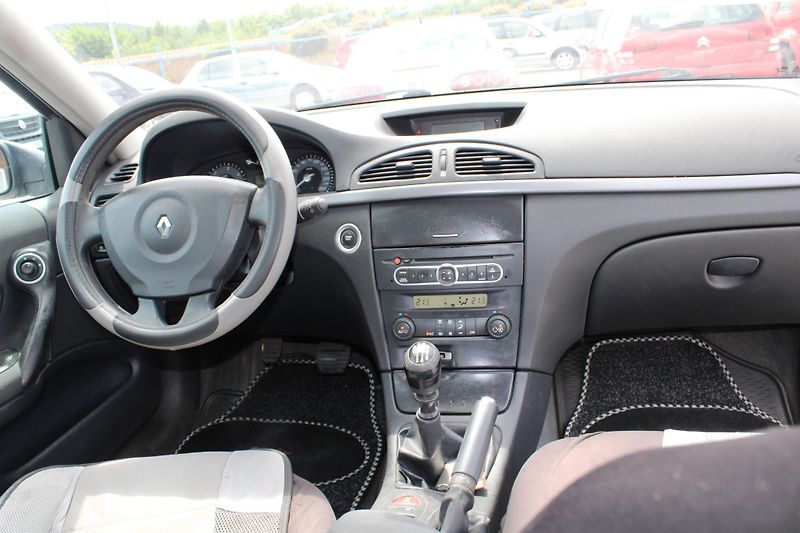 Renault Laguna (2007) 1,9DCI 96KW KLIMA EL.OKNA ALU - fotka 15 z 16