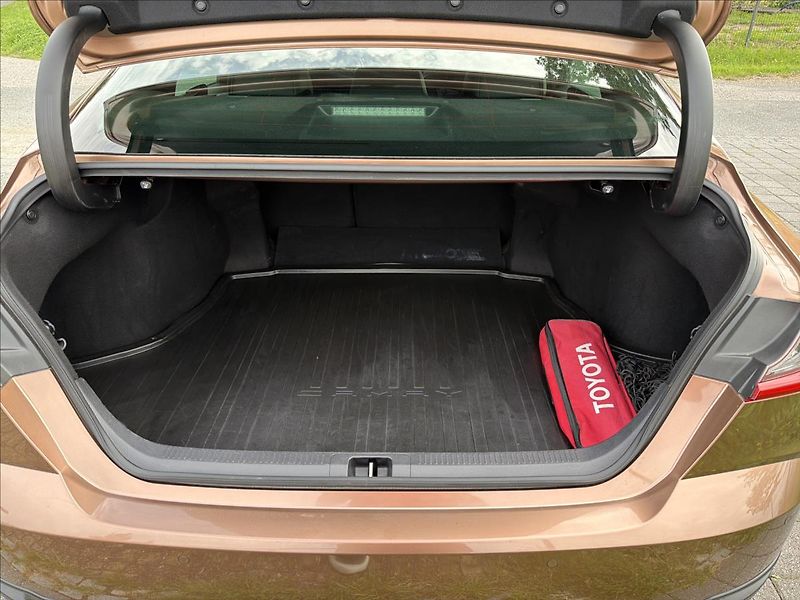 Toyota Camry 2,5 - fotka 28 z 36